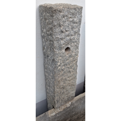 Fontaine demi-lune en granite avec double chêvre