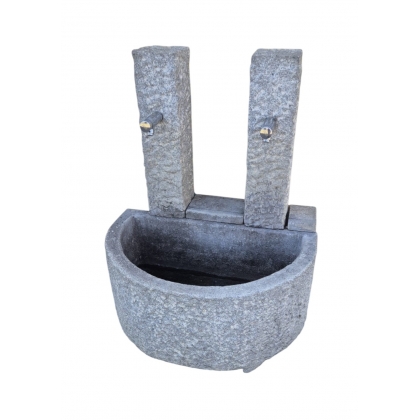 Fontaine demi-lune en granite avec double chêvre
