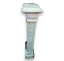 Paire de colonnes en marbre blanc sculptées