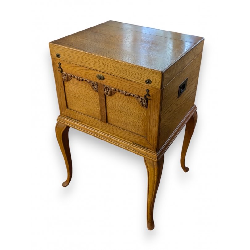 Ménagère en argent dans son meuble Art-Nouveau