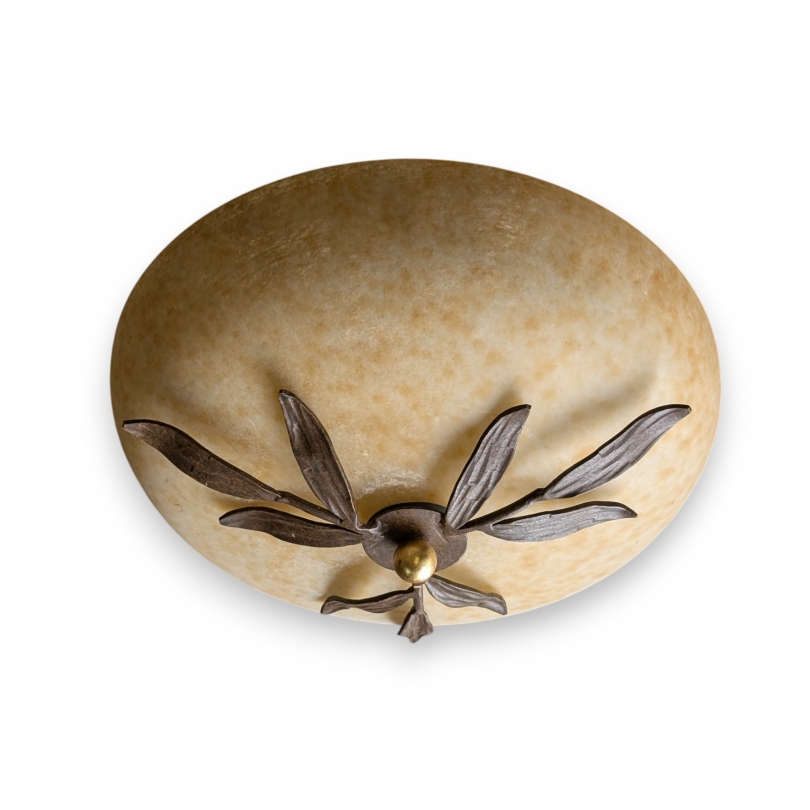 Plafonnier en verre beige et fer battu