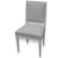 Paire de chaises style Louis XVI peintes en blanc