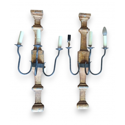 Pair of Balustre wall lights in wrought iron and wood