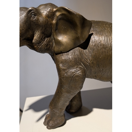 Eléphant en bronze défenses en ivoire