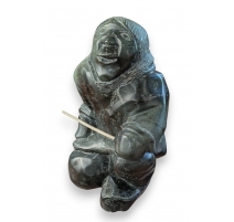 Statue Inuit pêcheur accroupi