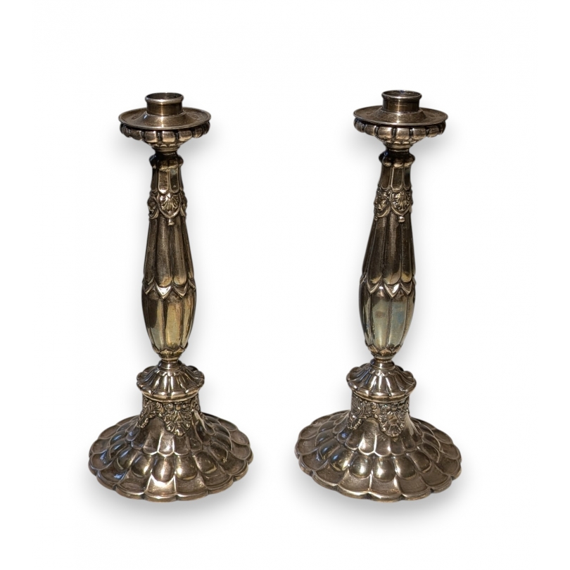 Paire de bougeoirs en argent