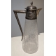 Paire de carafes en verre gravé et argent