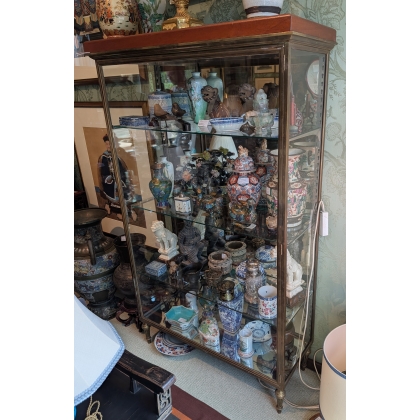  Vitrine à 1 porte. sur  Moinat SA  - Antiquités décoration