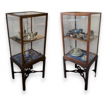 Paire de vitrines Edwardian.