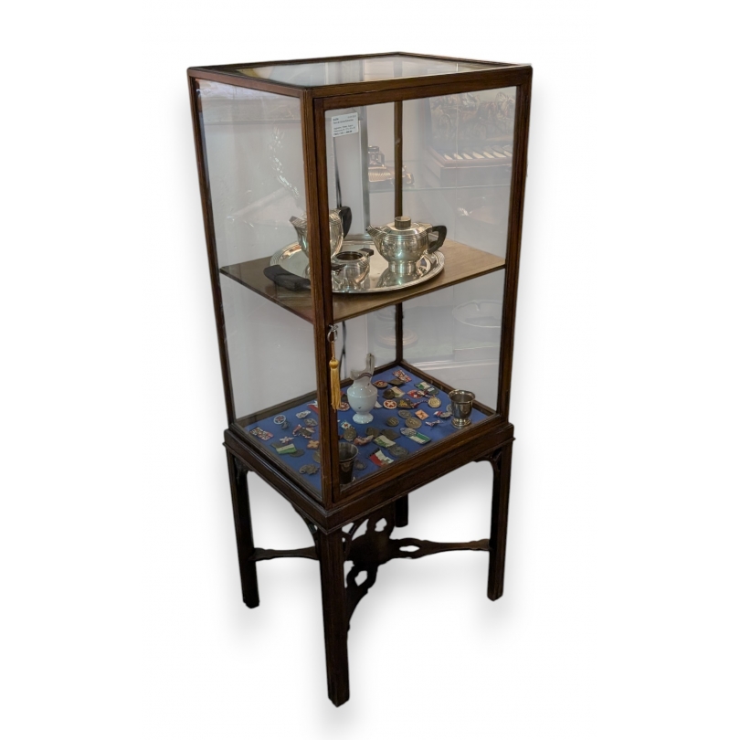 Vitrine Edwardian.