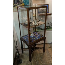 Par de vitrinas de estilo eduardiano. En  Moinat SA  - Antigüedades y decoración