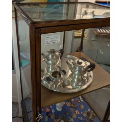 Par de vitrinas de estilo eduardiano. En  Moinat SA  - Antigüedades y decoración