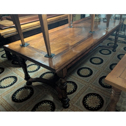 Table style Louis XIII en noyer