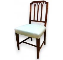 Chaise anglaise couverte de tissu beige