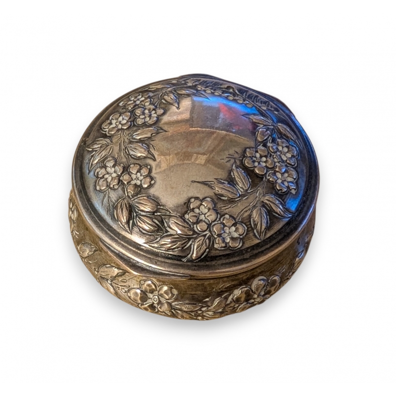 Boite à pillules en argent