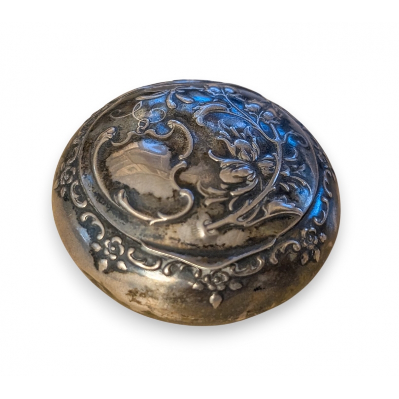 Boite à pillules en argent