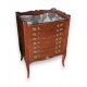 Ménagère ERCUIS dans son cabinet