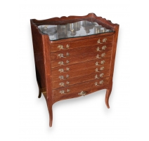 Ménagère ERCUIS dans son cabinet
