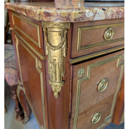 Commode Transition Louis XV-XVI.