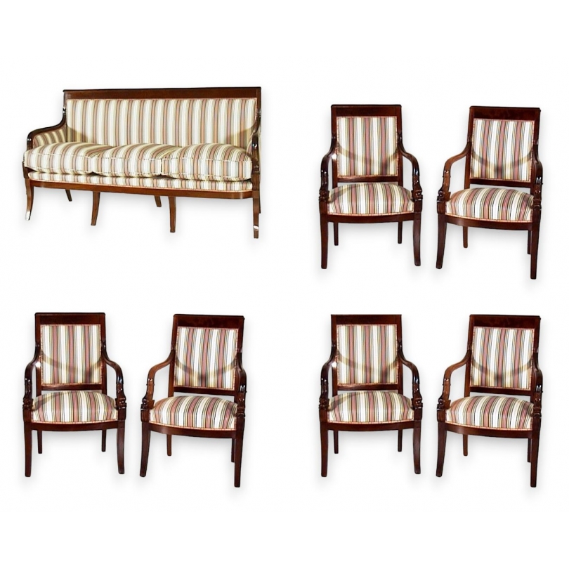 Salon Empire comprenant 1 canapé et 6 fauteuils.