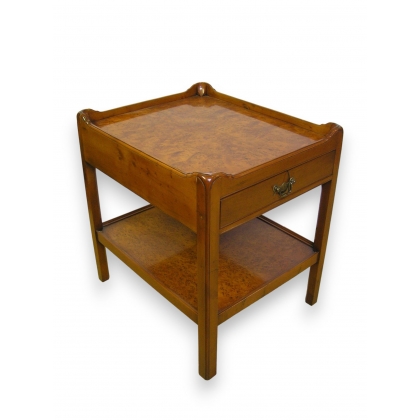 Table de chevet en if