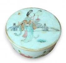Boite ronde en porcelaine "Femme"