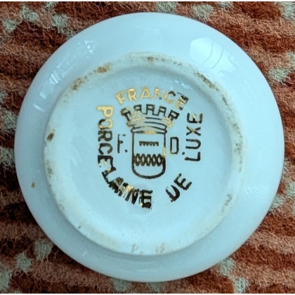 Boite en porcelaine \"Fleurs\"