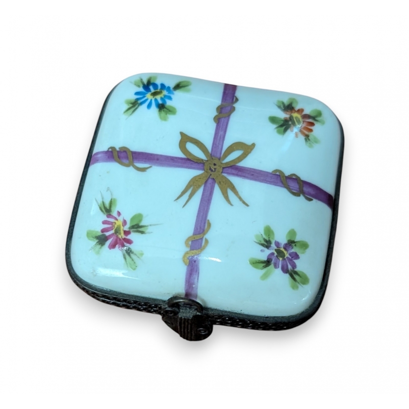 Boite carrée en porcelaine \"Fleurs\"