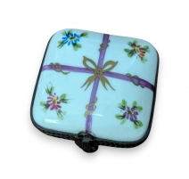 Boite carrée en porcelaine "Fleurs"