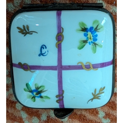 Boite carrée en porcelaine \"Fleurs\"