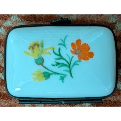 Boite en porcelaine \"Panier de fruits\"
