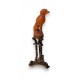 Chien en corail sculpté, socle en argent