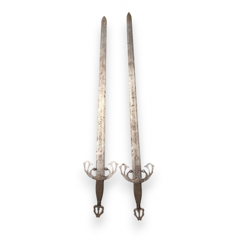 Paire de répliques de épées Viking