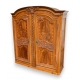 Armoire fribourgeoise richement sculptée