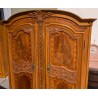 Armoire fribourgeoise richement sculptée