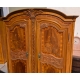 Armoire fribourgeoise richement sculptée