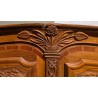 Armoire fribourgeoise richement sculptée