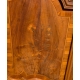 Armoire fribourgeoise richement sculptée