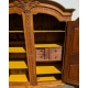 Armoire fribourgeoise richement sculptée