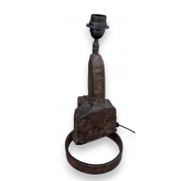 Lampe soc de charrue brutaliste en fer forgé
