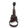 Lampe soc de charrue brutaliste en fer forgé
