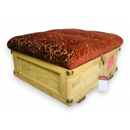 Pouf de rangement recouvert de velours