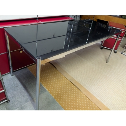 Bureau d'angle USM verre et caisson rouge
