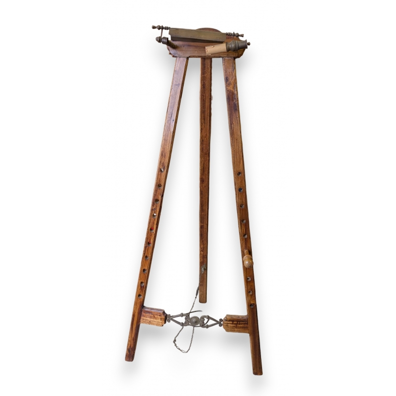 Wooden easel with lighting