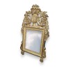 Miroir doré fronton urne de fleurs