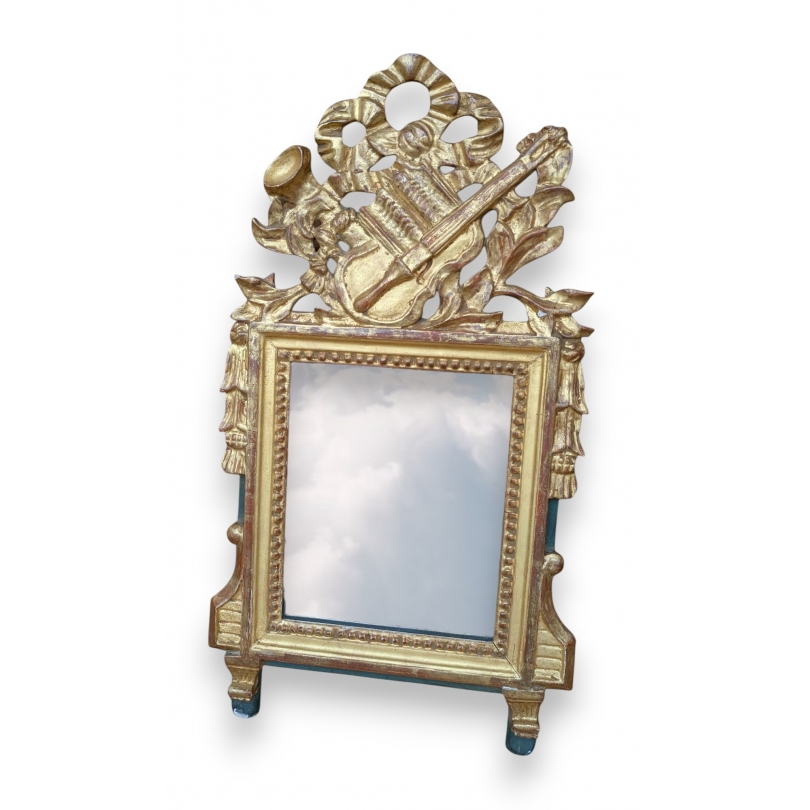 Miroir doré fronton attributs de musique