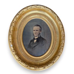 Cadre ovale doré style Louis XVI