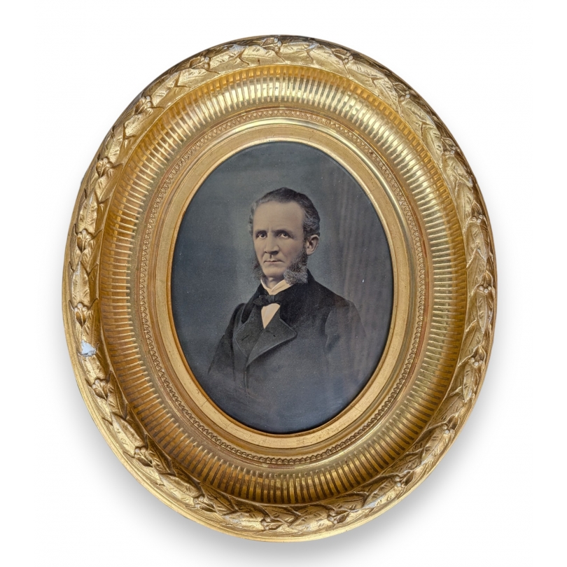 Cadre ovale doré style Louis XVI
