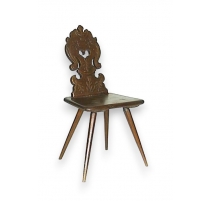 Escabelle sculptée.