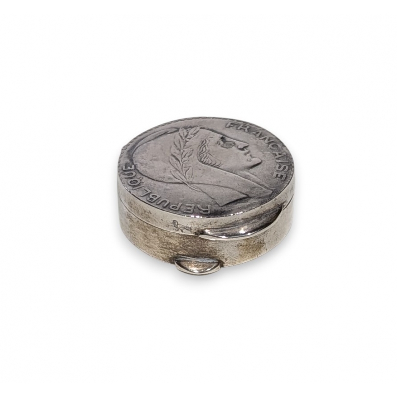 Boite à pillules 10 Francs 1933 en argent